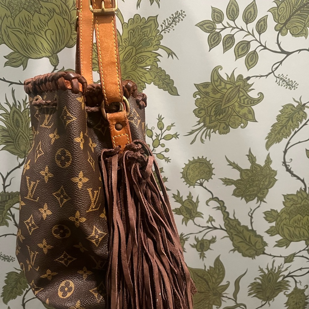 Louis Vuitton Brown Monogram Shoulder Bag NFR attire - Picture 6 of 9